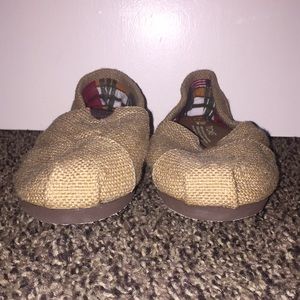 Burlap TOMS